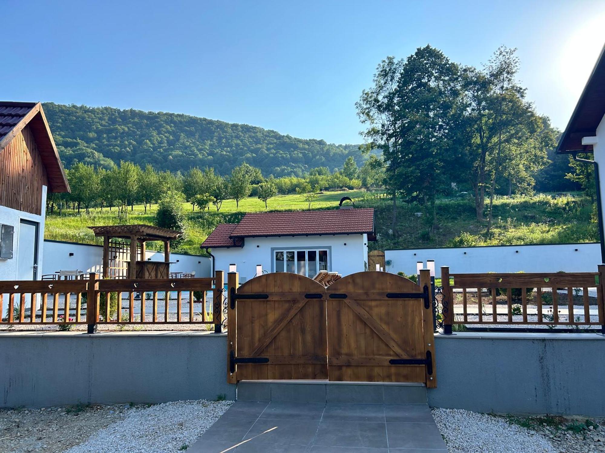 Romantic Lodge Μπάνια Λούκα Εξωτερικό φωτογραφία